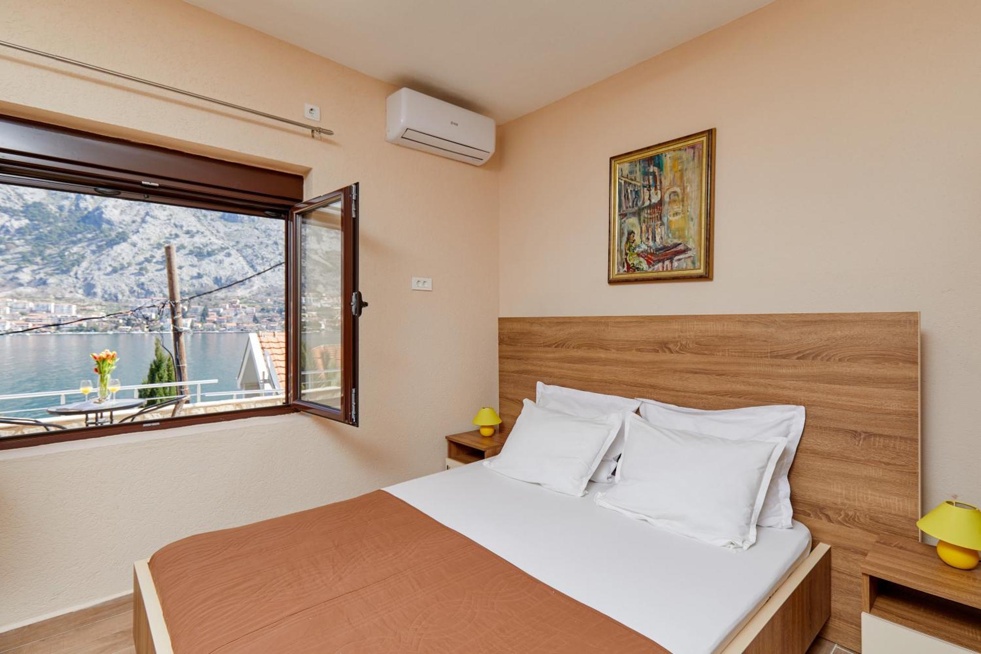 Apartments Barbara Kotor Bagian luar foto