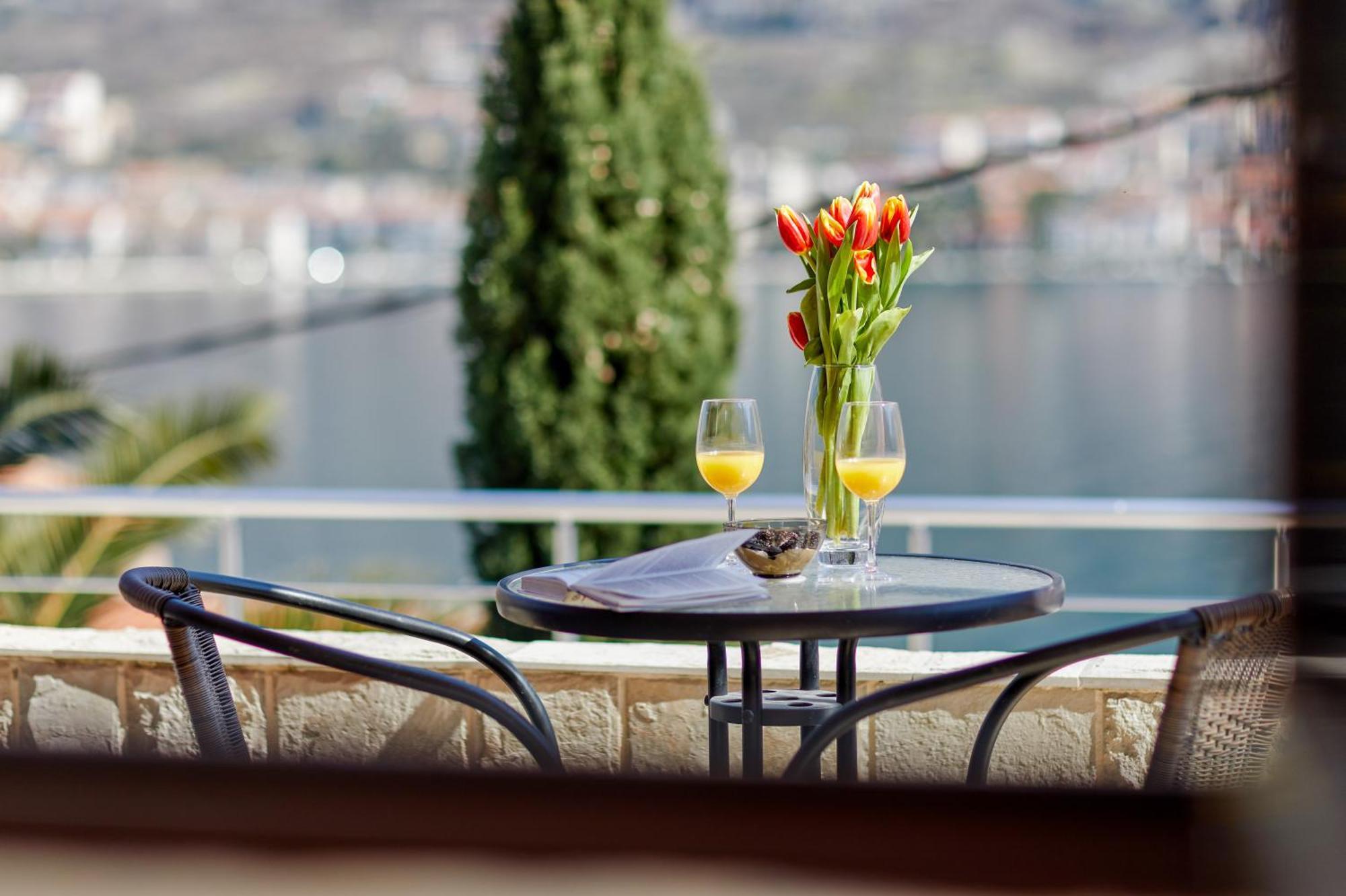 Apartments Barbara Kotor Bagian luar foto